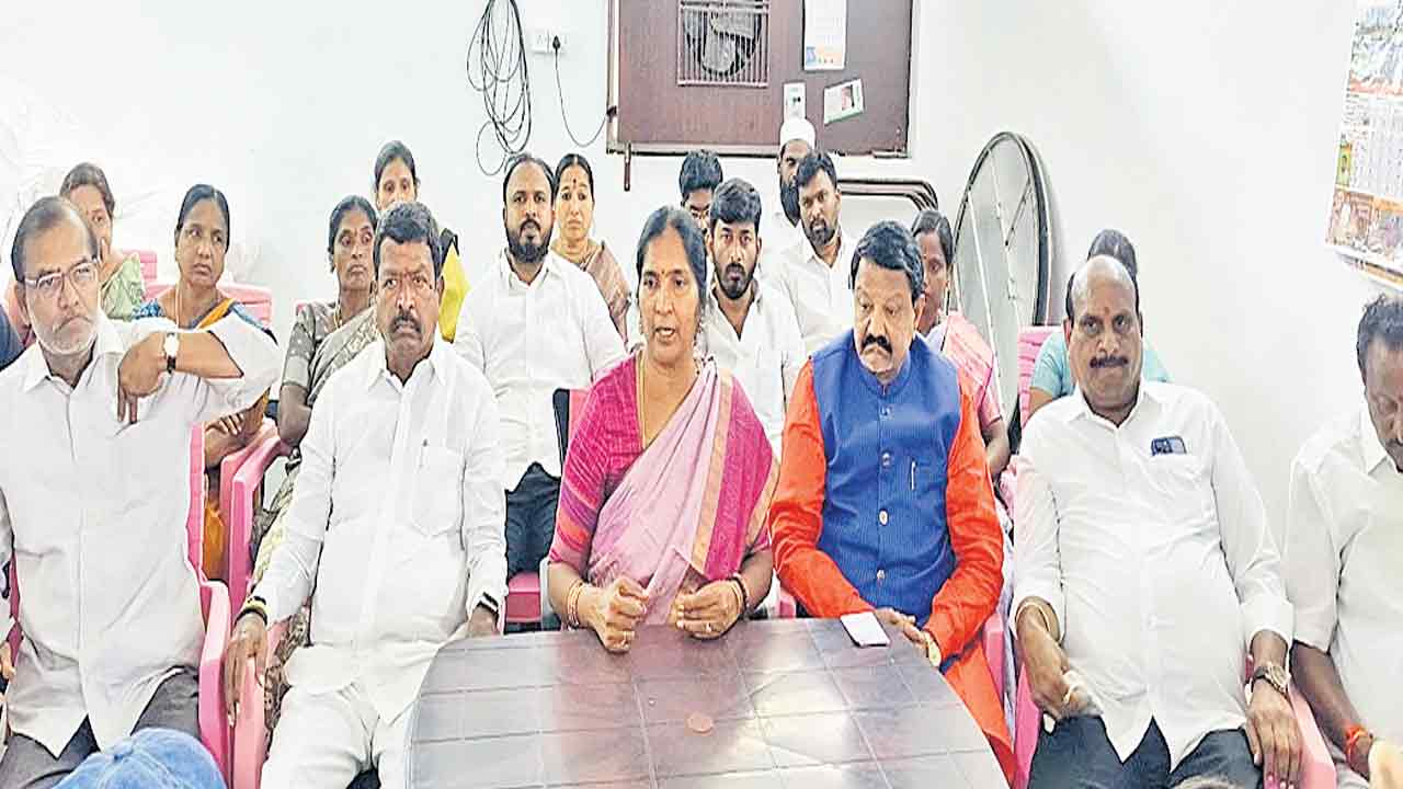 బీఆర్‌ఎస్‌ను ఎదుర్కోలేక అడ్డదారులు