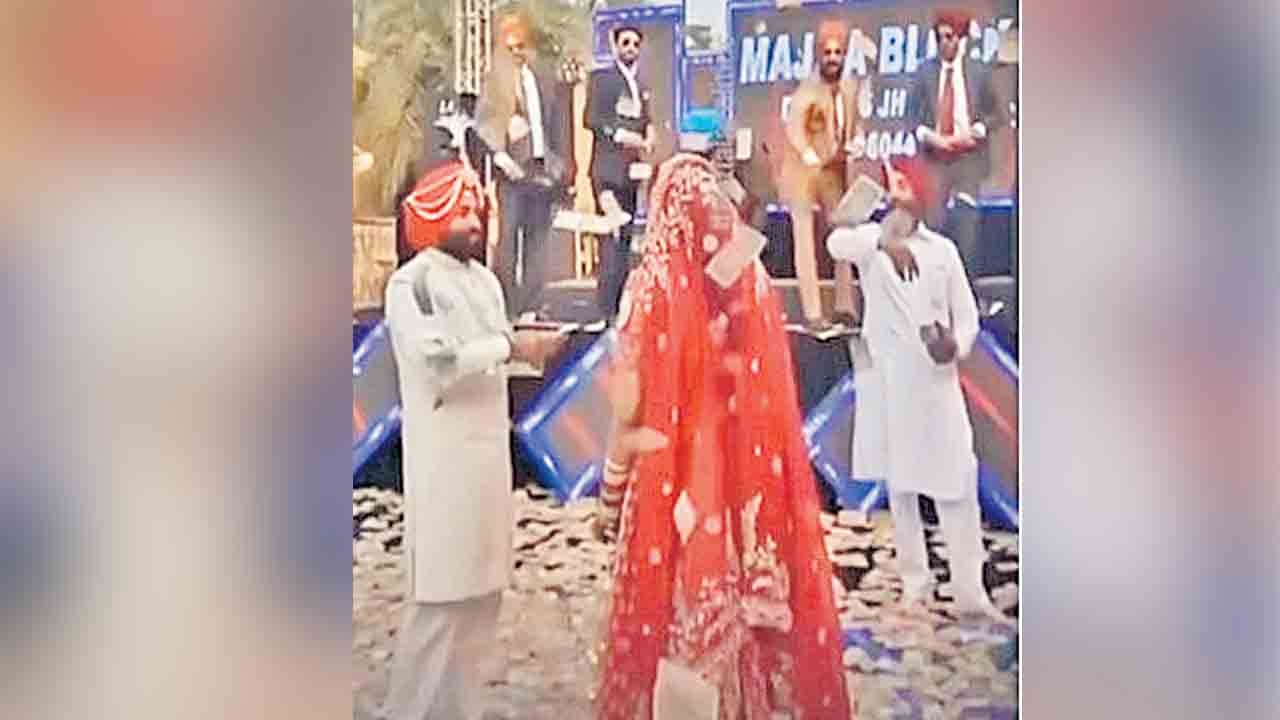 పంజాబ్‌లో వధువుపై నోట్ల వర్షం!