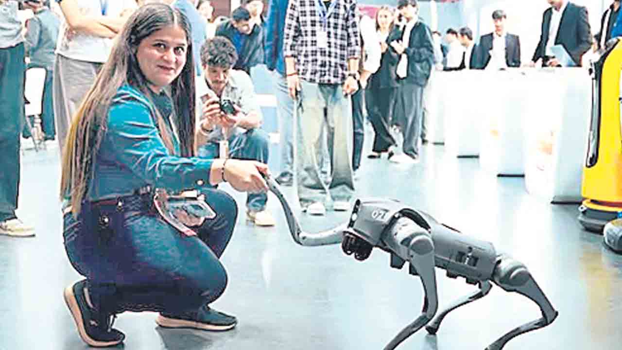 స్వదేశీ పేరుతో విదేశీ టెక్నాలజీ చౌర్యం.. చైనా రోబో డాగ్‌, కొరియాడ్రోన్‌ సాకర్‌ తమవిగా ప్రచారం