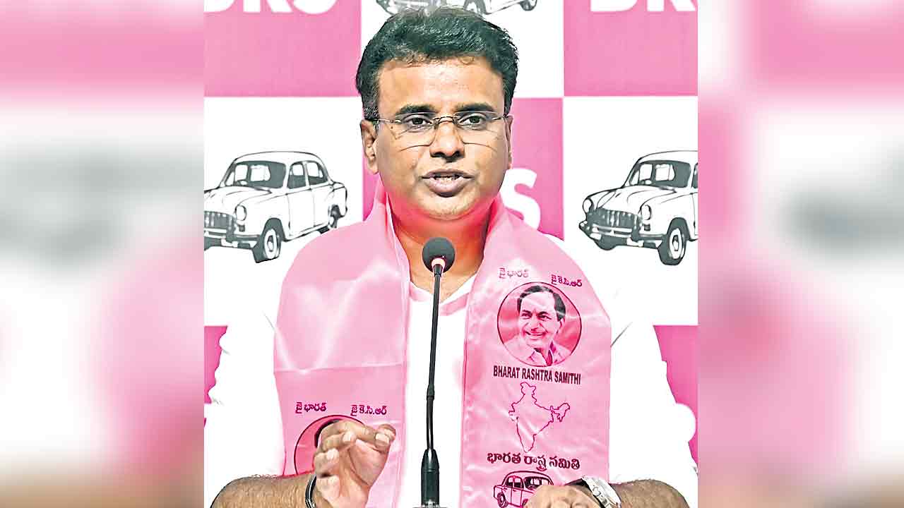 మున్సిపల్‌ ఎన్నికల్లో అరాచకపర్వం: వివేకానంద