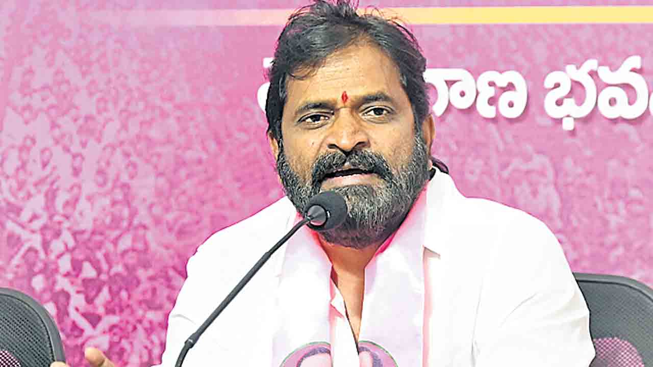 కాంట్రాక్టు కార్మికులను క్రమబద్ధీకరించాలి