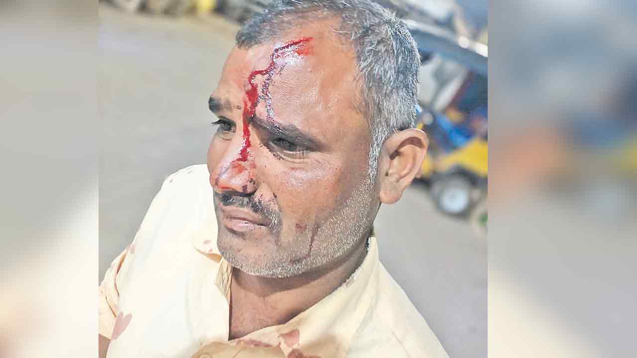 బీఆర్‌ఎస్‌ కార్యకర్తలపై కాంగ్రెస్‌ దౌర్జన్యం