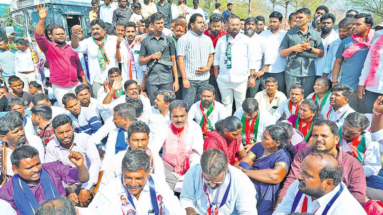 ఎమ్మెల్సీ బామ్మర్ది కోసం.. బాధితులపైనే కేసు