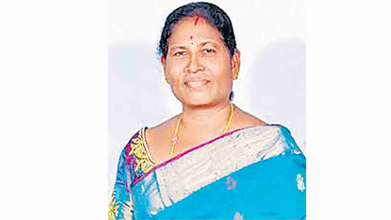 ఎమ్మెల్యే కోవలక్ష్మిపైనా కేసు.. బాల్కసుమన్‌పై అక్రమ కేసులో లక్ష్మిని ఏ12గా చేర్చిన పోలీసులు