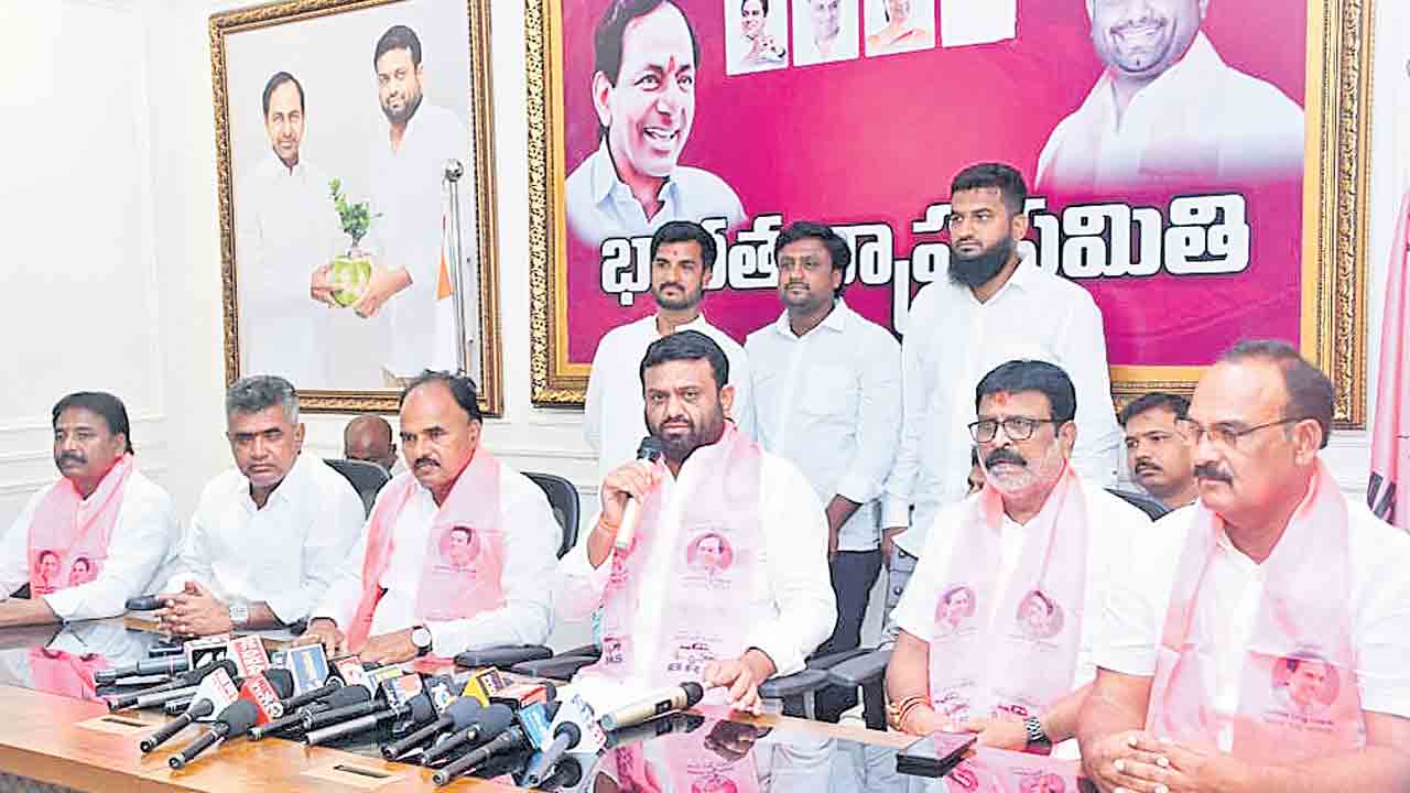 అడుగడుగునా అధికార దుర్వినియోగం