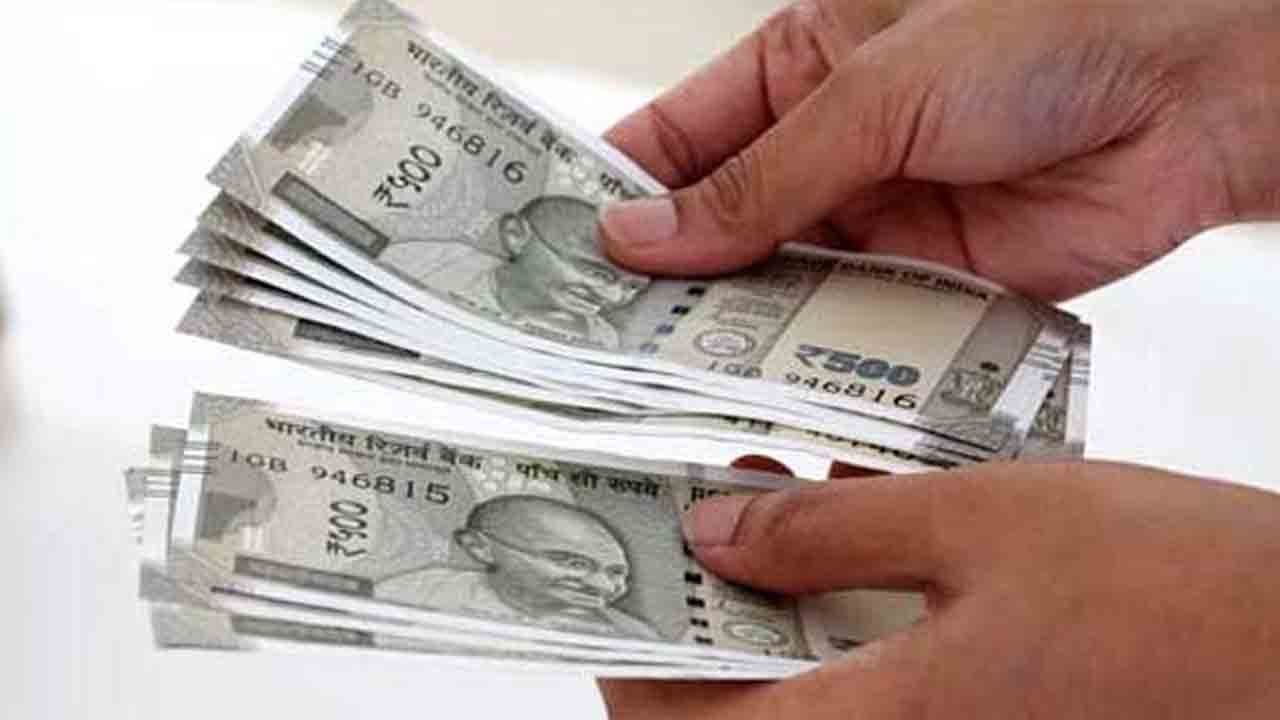 ప్రమోషన్ల పేరిట వసూళ్లు.. ఒక్కో అధికారి వద్ద లక్ష నుంచి లక్షన్నర వరకు..?