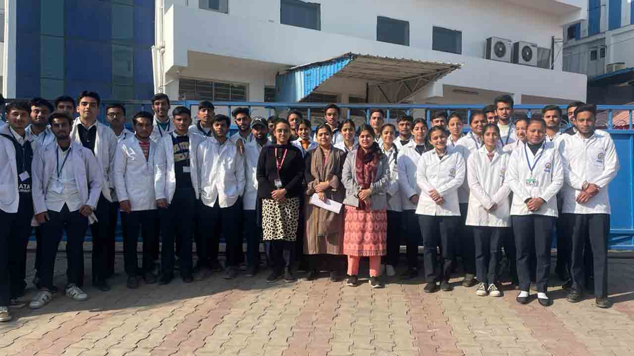 బీఫార్మసీ విద్యార్థులను ప్రమోట్‌ చేయండి