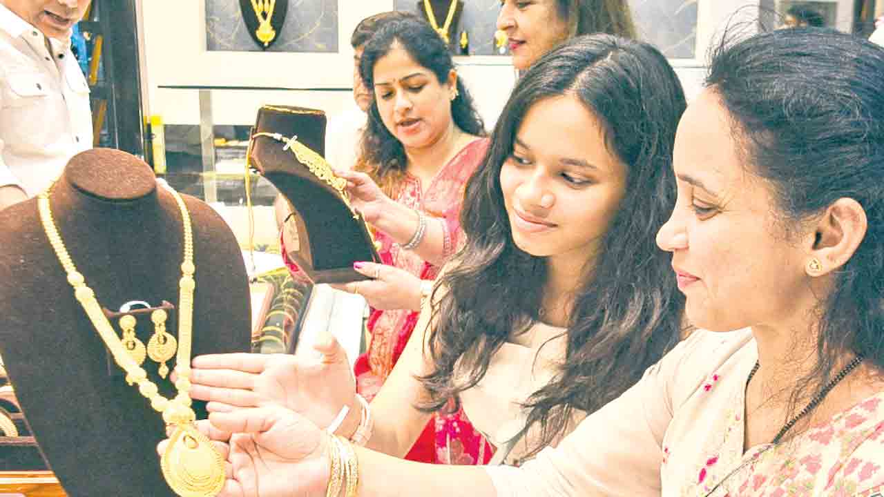 మరింత తగ్గిన పుత్తడి.. రూ.10 వేలు పడిన తులం ధర