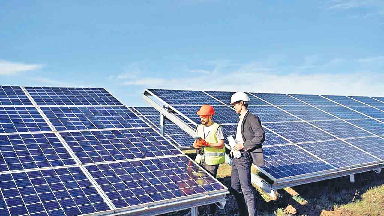 భారత సోలార్‌ ఉత్పత్తులపై 125% సుంకాలు.. అమెరికా ప్రభుత్వం తాజా వడ్డన