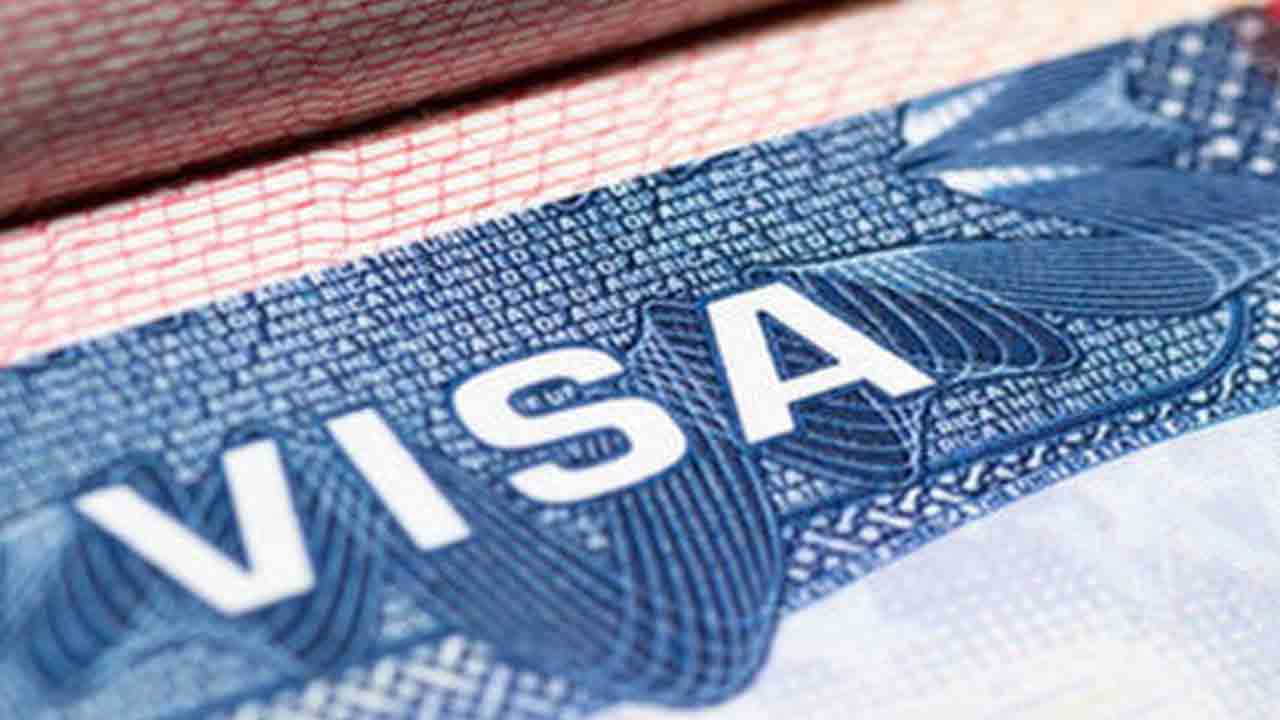 యూకే వెళ్లాలంటే.. ఈ-వీసా తప్పనిసరి