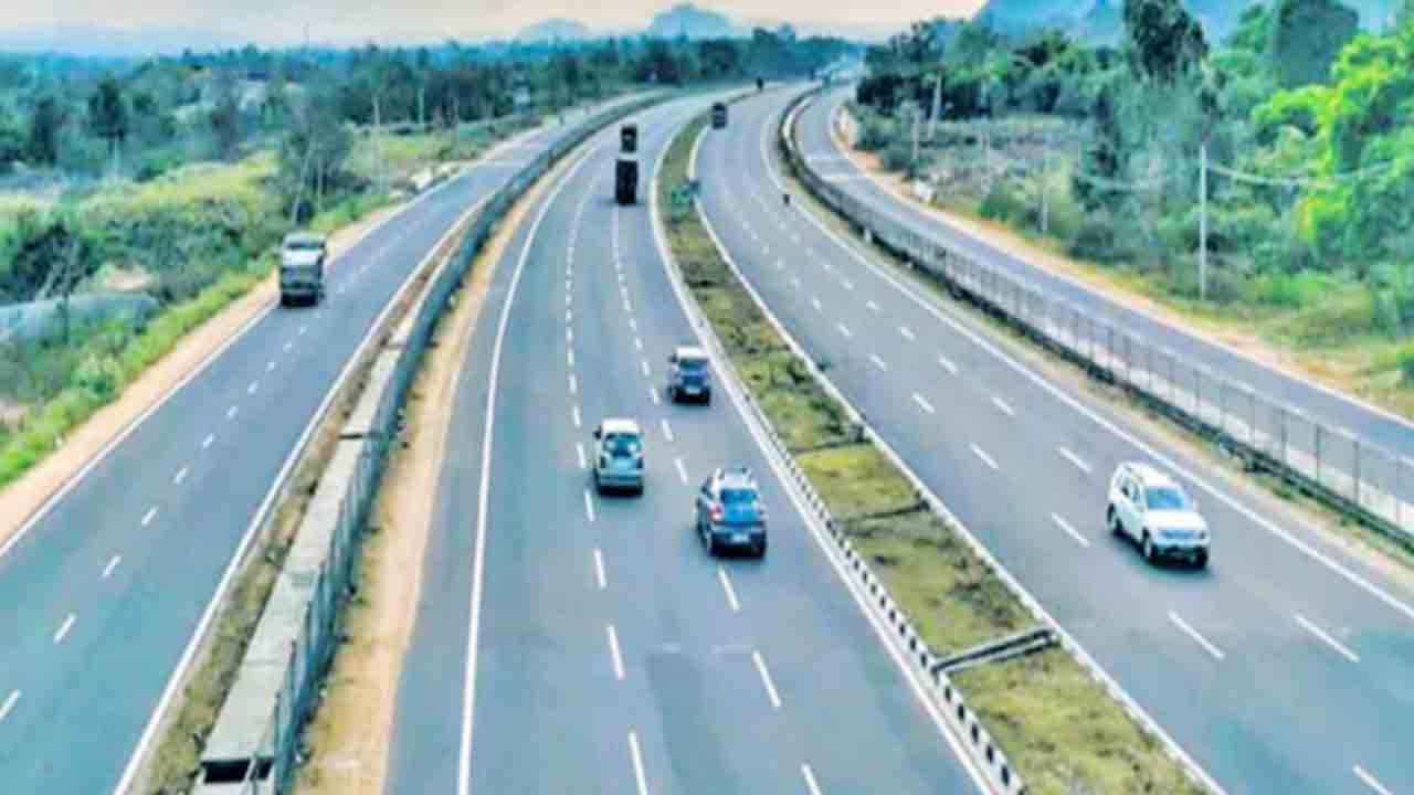 పరిహారం తేల్చకుండానే నిషేధిత జాబితాలోకి.. గ్రీన్‌ఫీల్డ్‌ రోడ్డు కోసం కాంగ్రెస్‌ సర్కార్‌ దగా