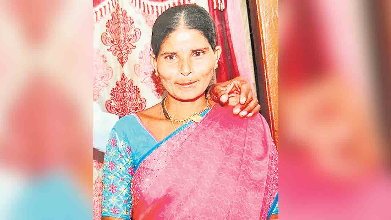 అప్పుల బాధతో రైతు ఆత్మహత్య.. మహబూబాబాద్‌ జిల్లా లక్ష్మాతండాలో విషాదం