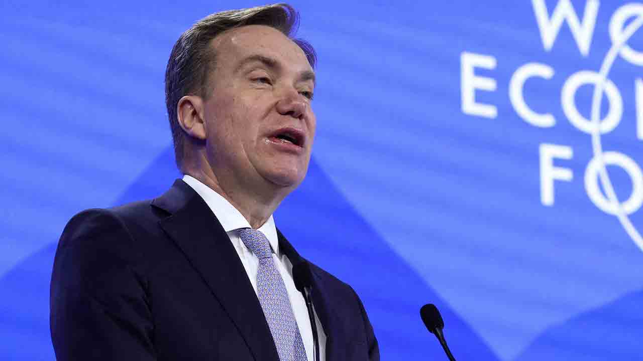 ఎప్‌స్టీన్‌తో సంబంధాలు.. డబ్లూఈఎఫ్‌ చీఫ్‌ రాజీనామా