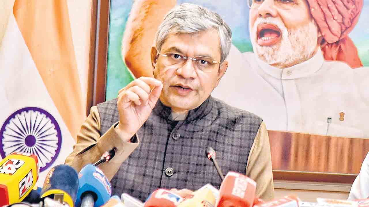 హైదరాబాద్‌ నుంచి మూడు హైస్పీడ్‌ రైళ్లు