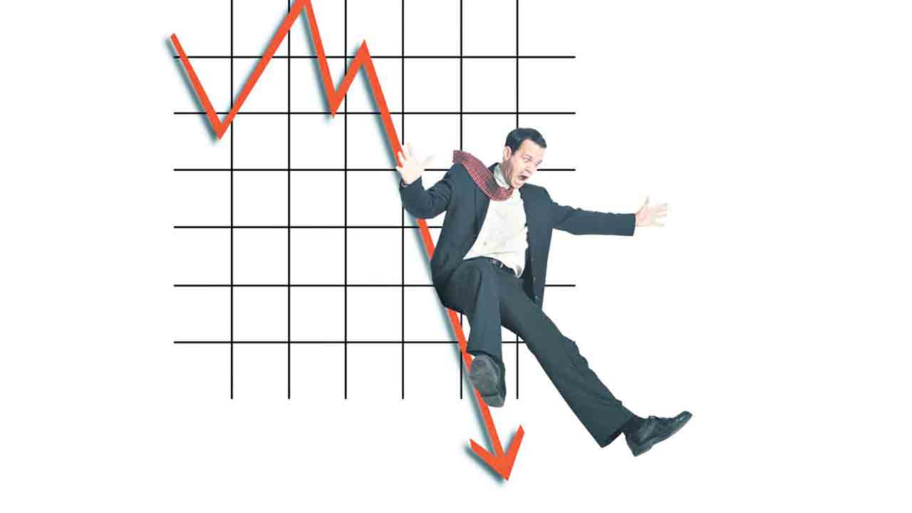 5 లక్షల కోట్ల సంపద ఆవిరి.. సెన్సెక్స్‌ 961, నిఫ్టీ 318 పాయింట్ల పతనం