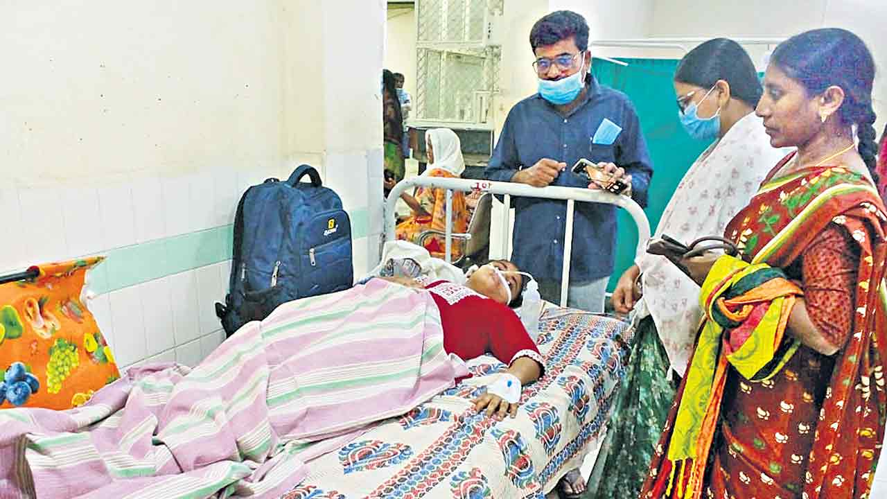 ఇంటర్‌ విద్యార్థిని ఆత్మహత్యాయత్నం!