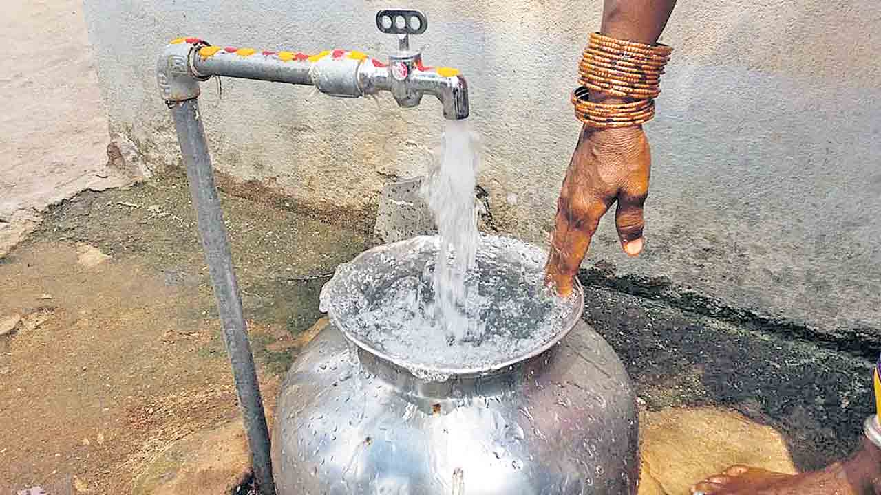 ‘భగీరథ’కు నిధులు బంద్‌..‘హర్‌ ఘర్‌ జల్‌’ స్కీమ్‌కు కేంద్రం మంగళం