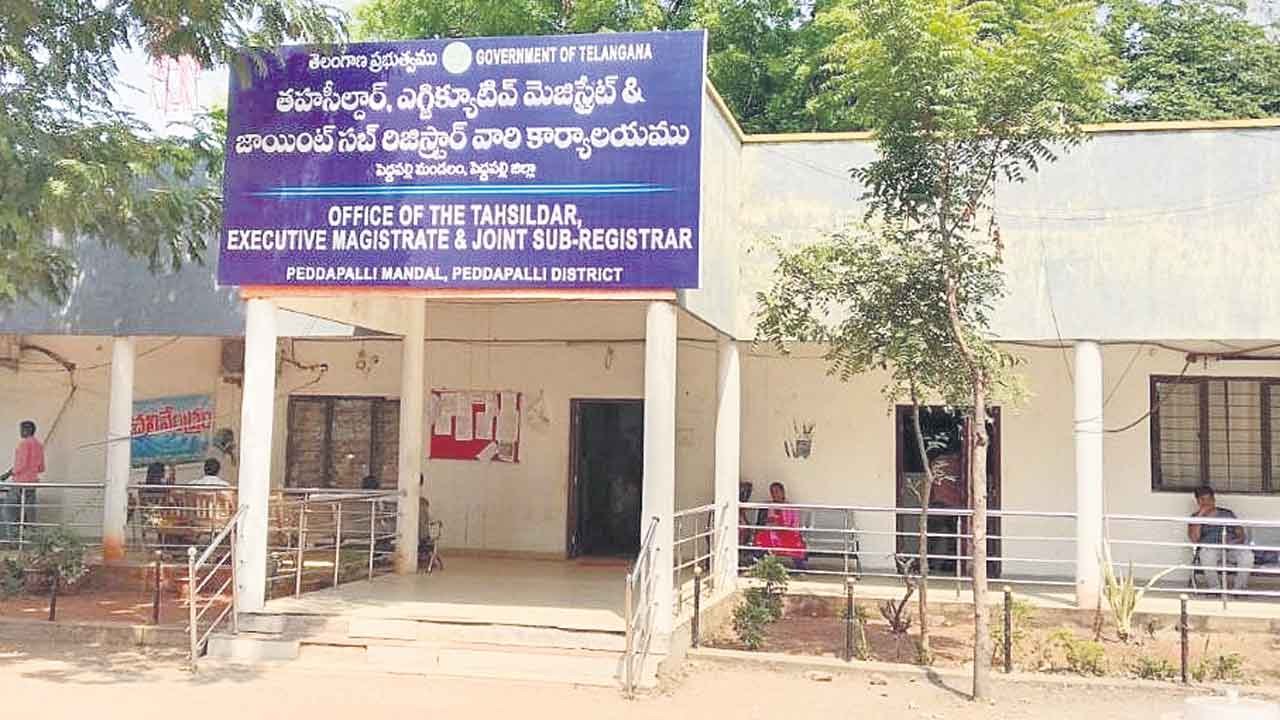 పాస్‌బుక్స్‌ రావు.. ఇదేం భూ భారతి ?