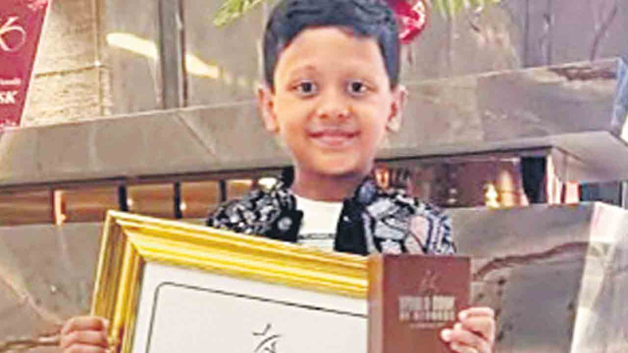 అరేబియాలో 30 కి.మీ ఈదిన రేయాన్ష్‌