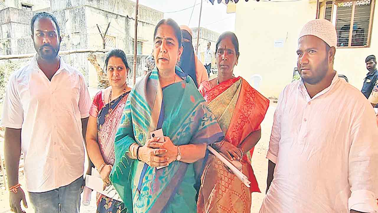 కాంగ్రెస్‌, బీజేపీ మధ్య అనైతిక పొత్తు