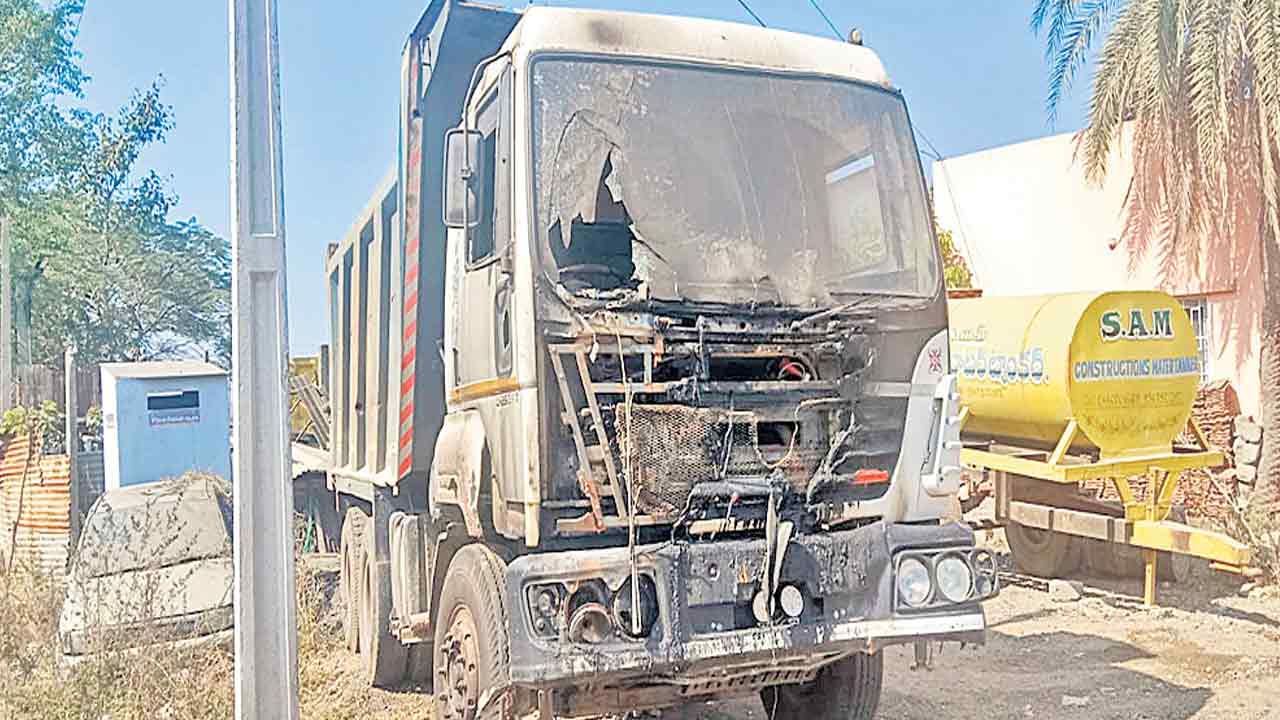 మెదక్‌లో కొనసాగుతున్న ఆగడాలు