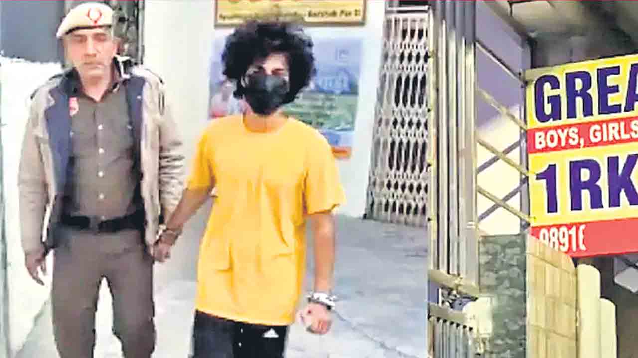 ప్రేయసి ప్రైవేట్‌ పార్టులకు నిప్పు