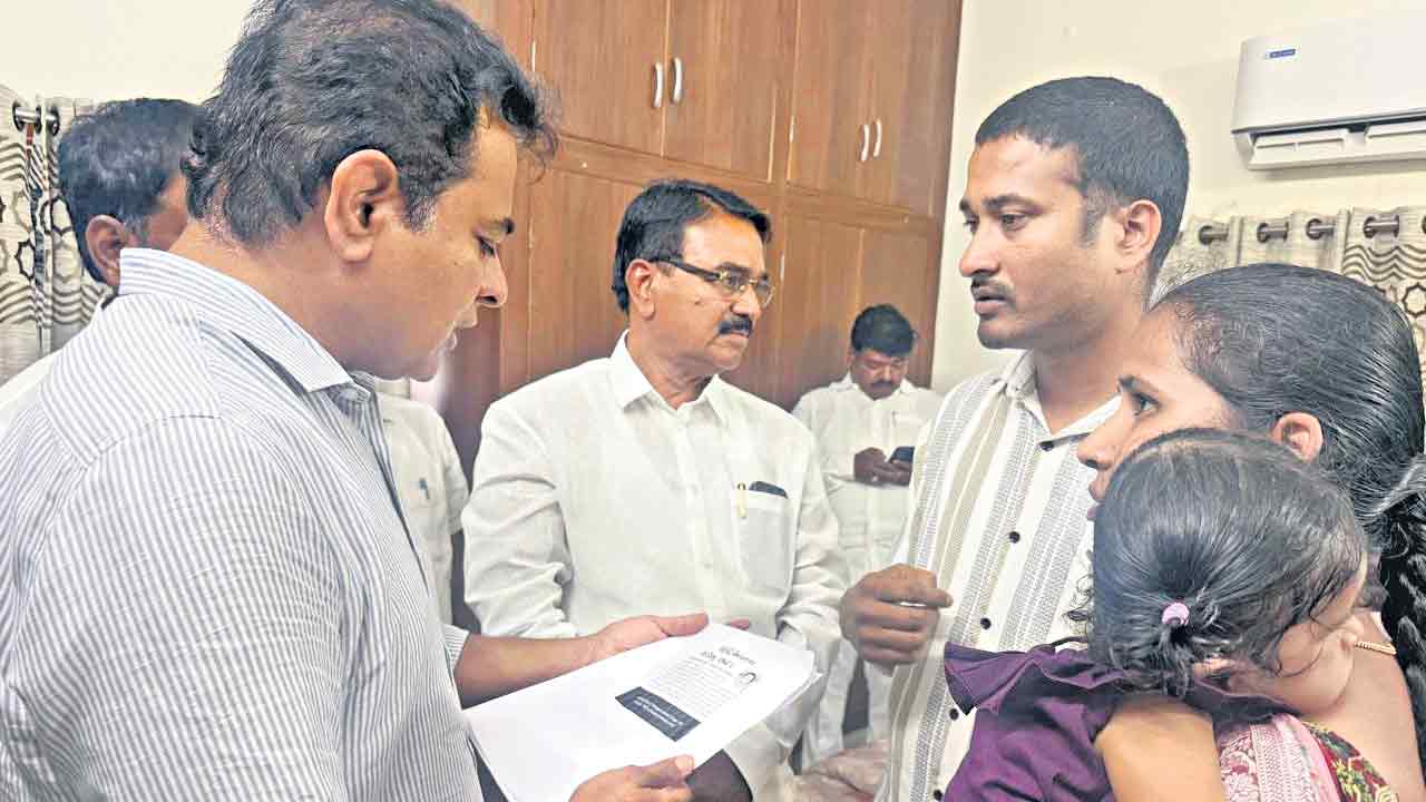 ‘మా బిడ్డ ప్రాణాలు కాపాడండి’