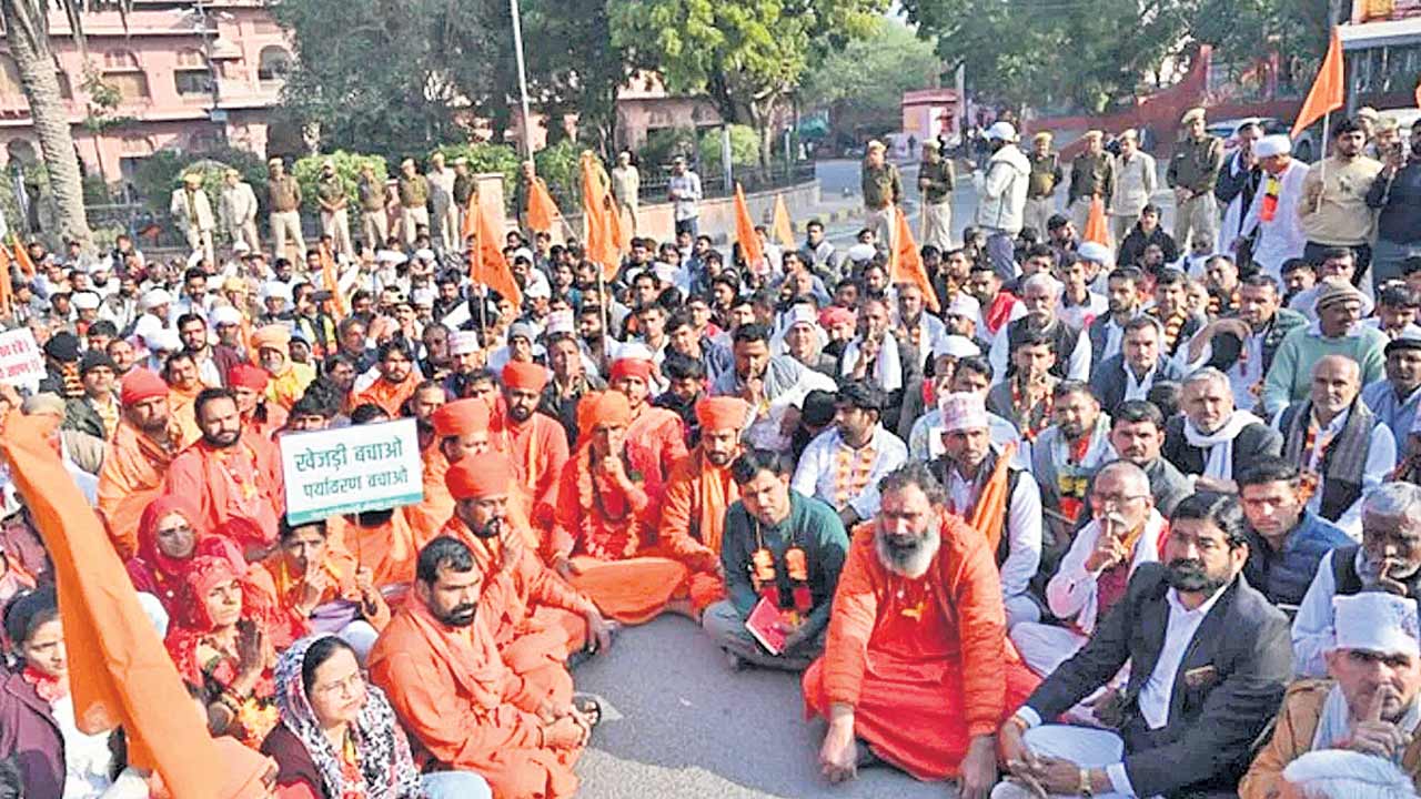 ప్రజా నిరసనలకు దిగొచ్చింది