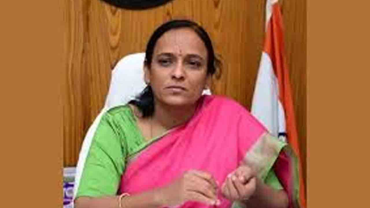 కలెక్టర్‌ చొరవతో సద్దుమణిగిన వివాదం