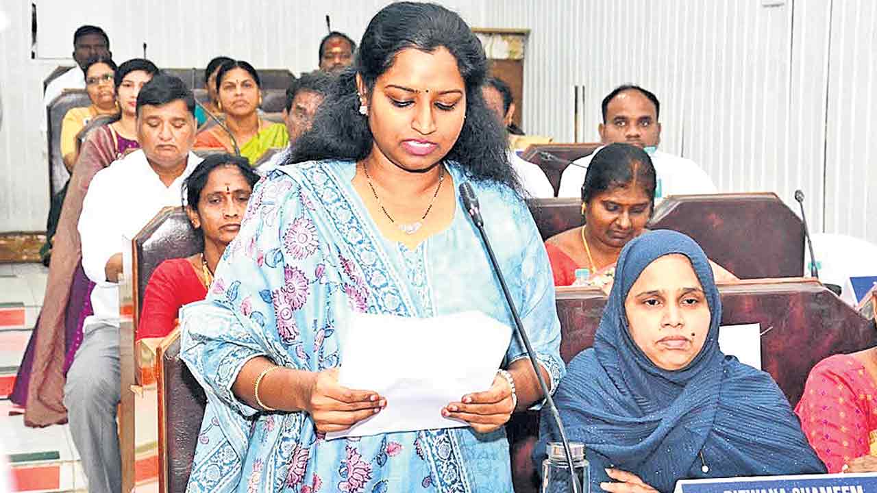 కడియం కావ్య డబుల్‌ ఓటు!