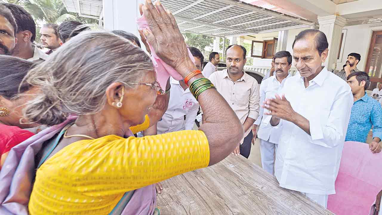 అభిమాన నేతకు జన ఆశీర్వాదం.. కేసీఆర్ బర్త్ డే సందర్భంగా ఎర్రవల్లికి భారీగా వచ్చిన కార్యకర్తలు, అభిమానులు