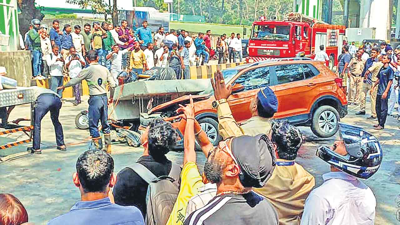 ముంబైలో కూలిన మెట్రో పిల్లర్‌