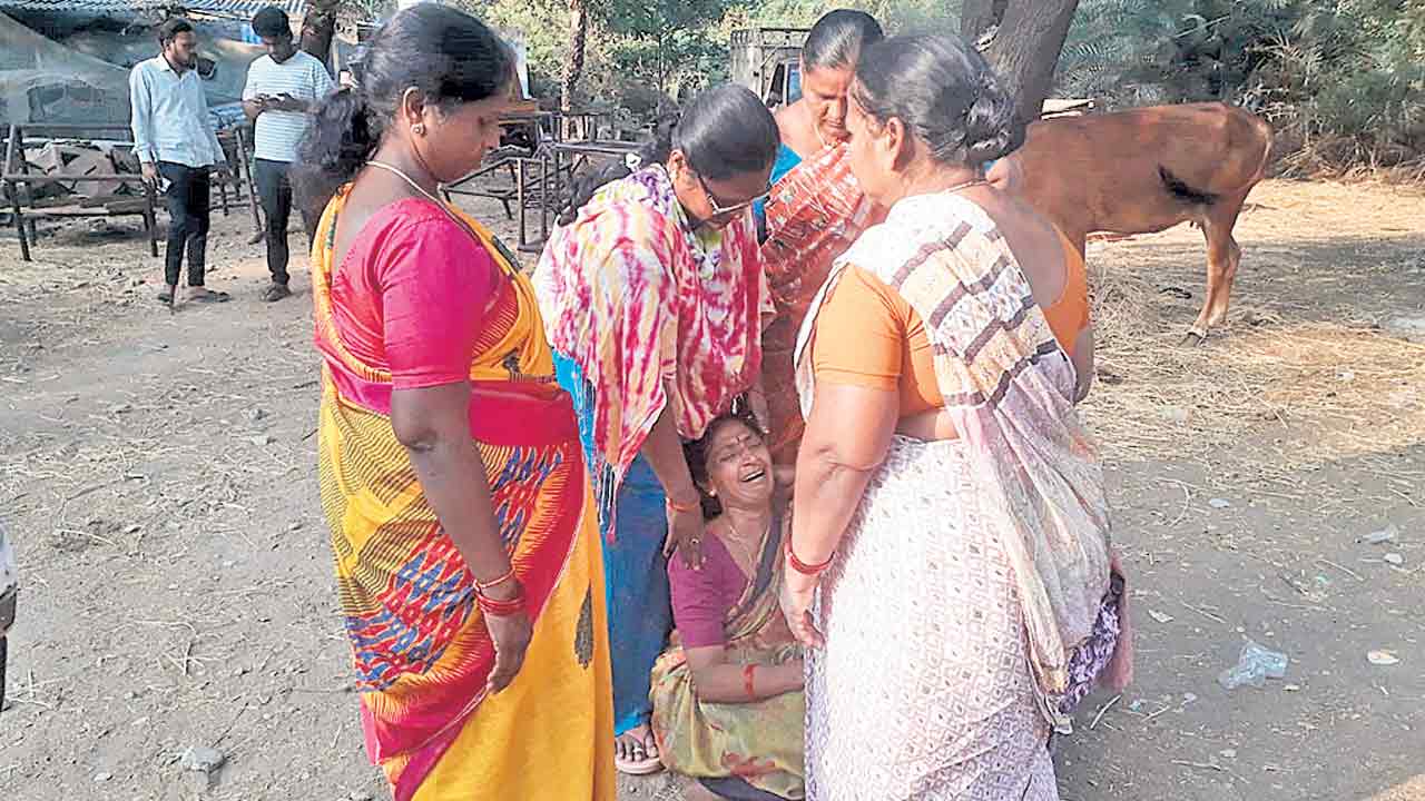 క్యాతనపల్లిలో అదే అరాచకం