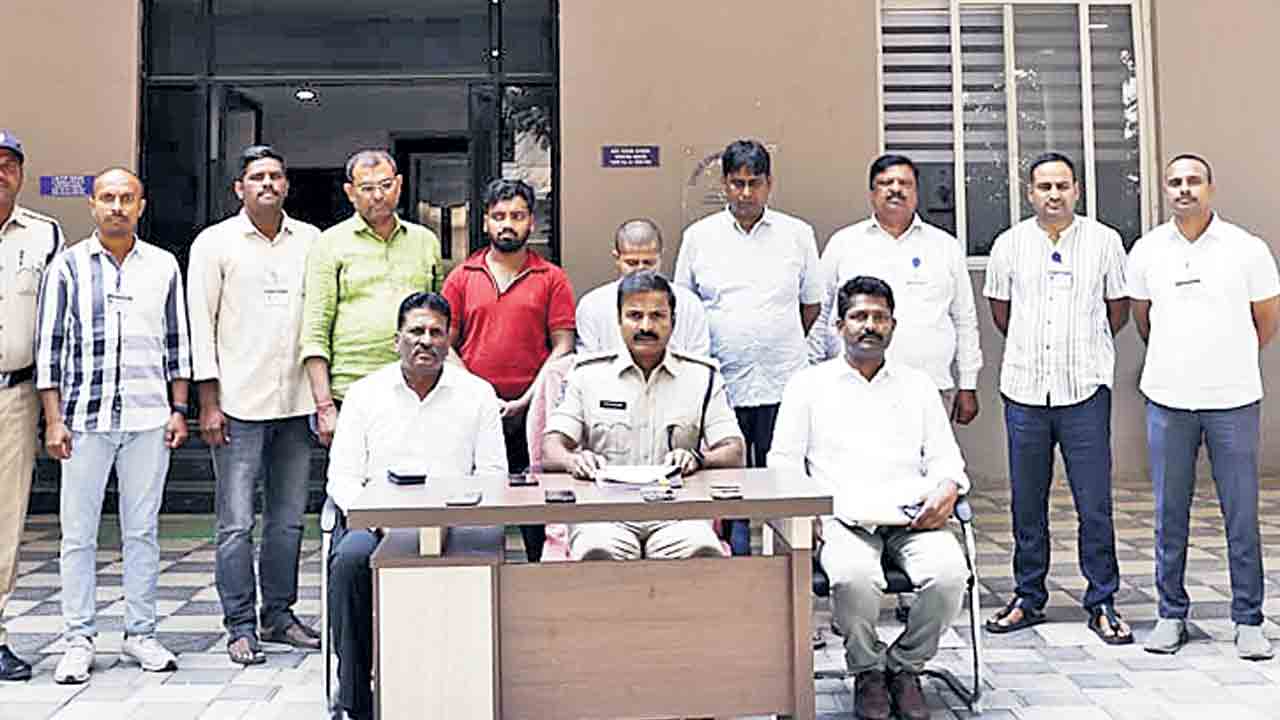 మ్యూల్‌ బ్యాంక్‌ ఖాతాల ముఠా పట్టివేత