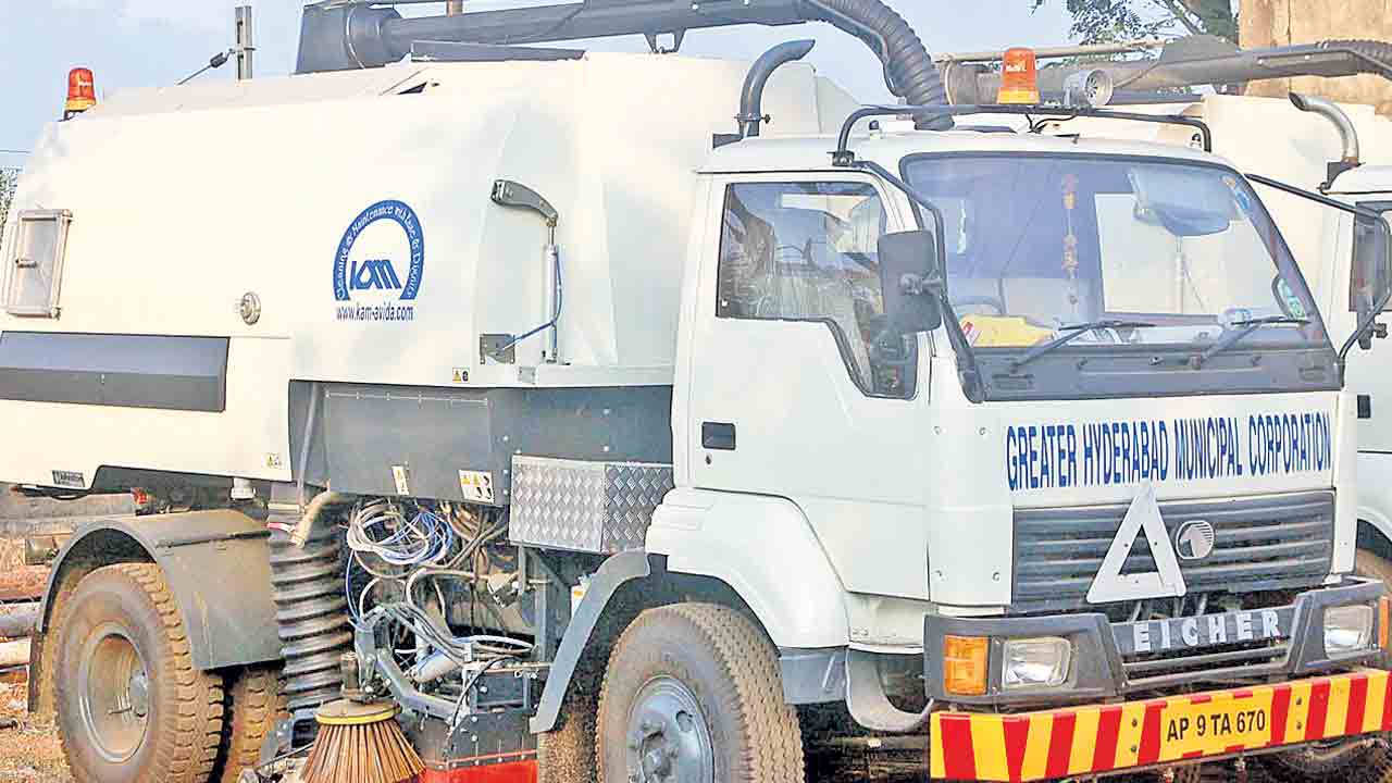 రూ.కోటిన్నర ఊడ్చేశారు..