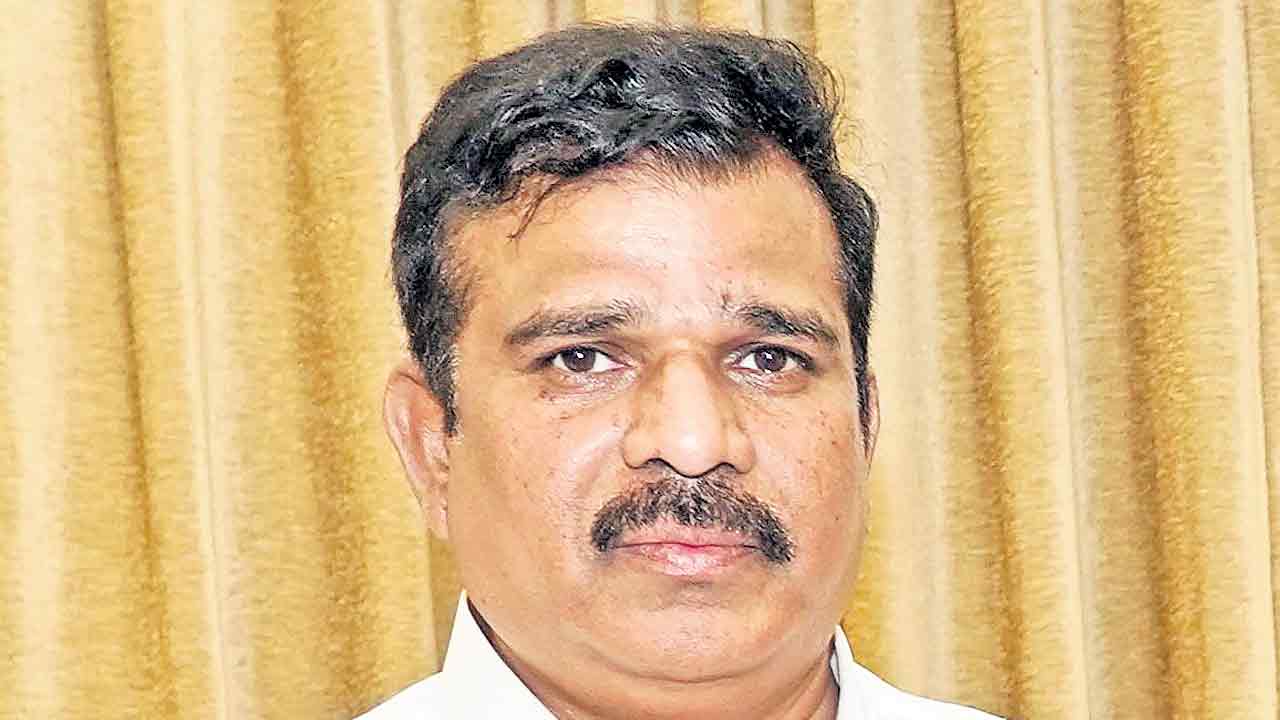 అక్రెడిటేషన్‌ కమిటీలో ఆంధ్రా జర్నలిస్టులా?