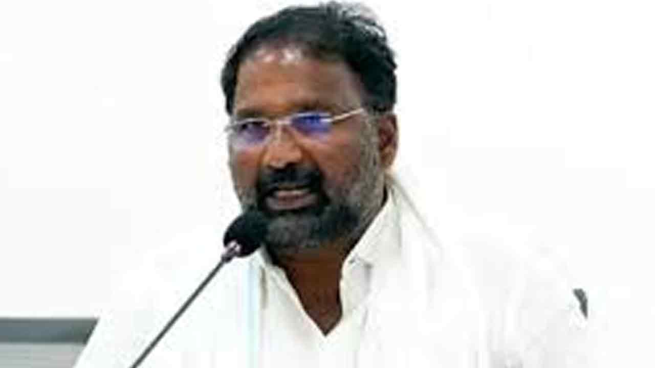 పశు సంవర్ధకశాఖను అభివృద్ధి చేయాలి : వాకిటి శ్రీహరి