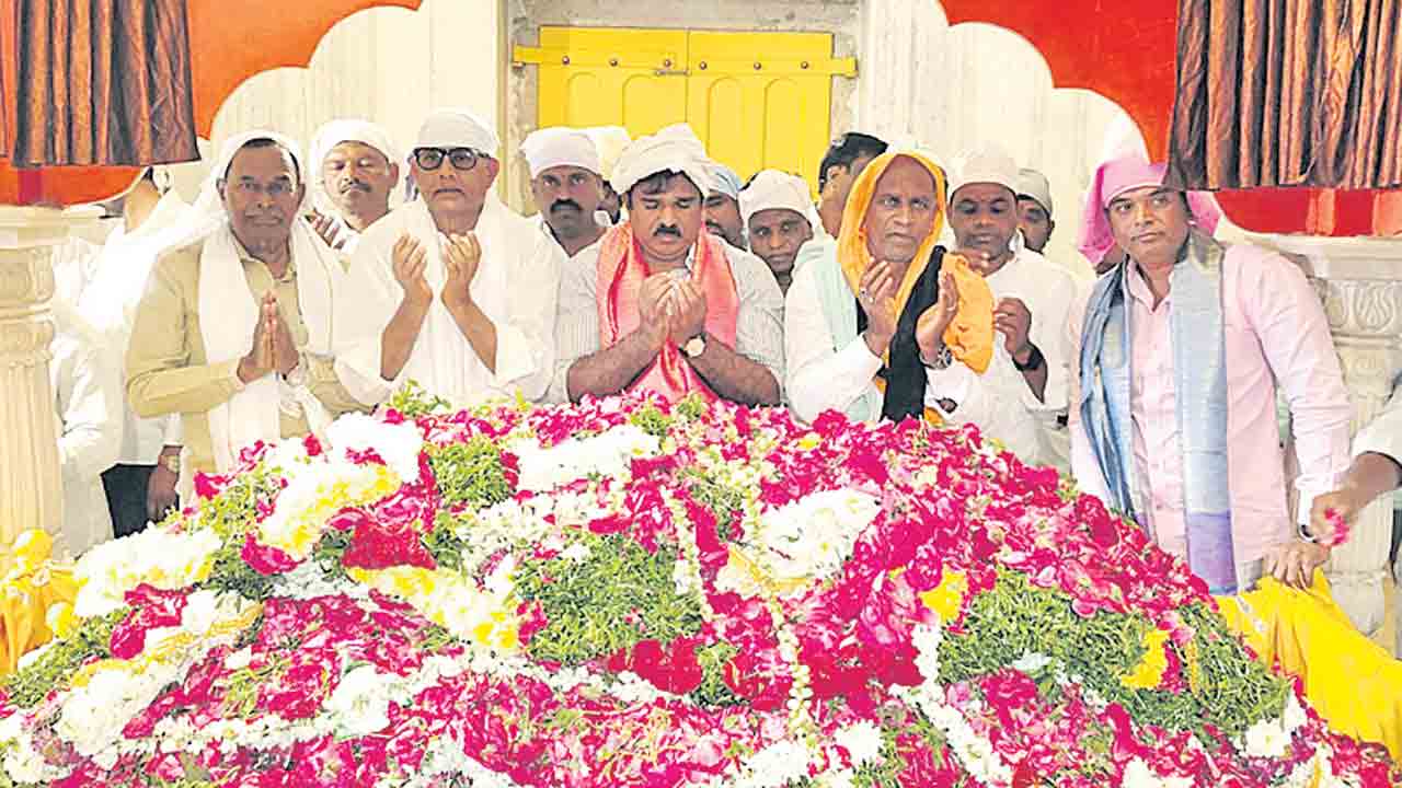 వర్ధిల్లు వందేడ్లు