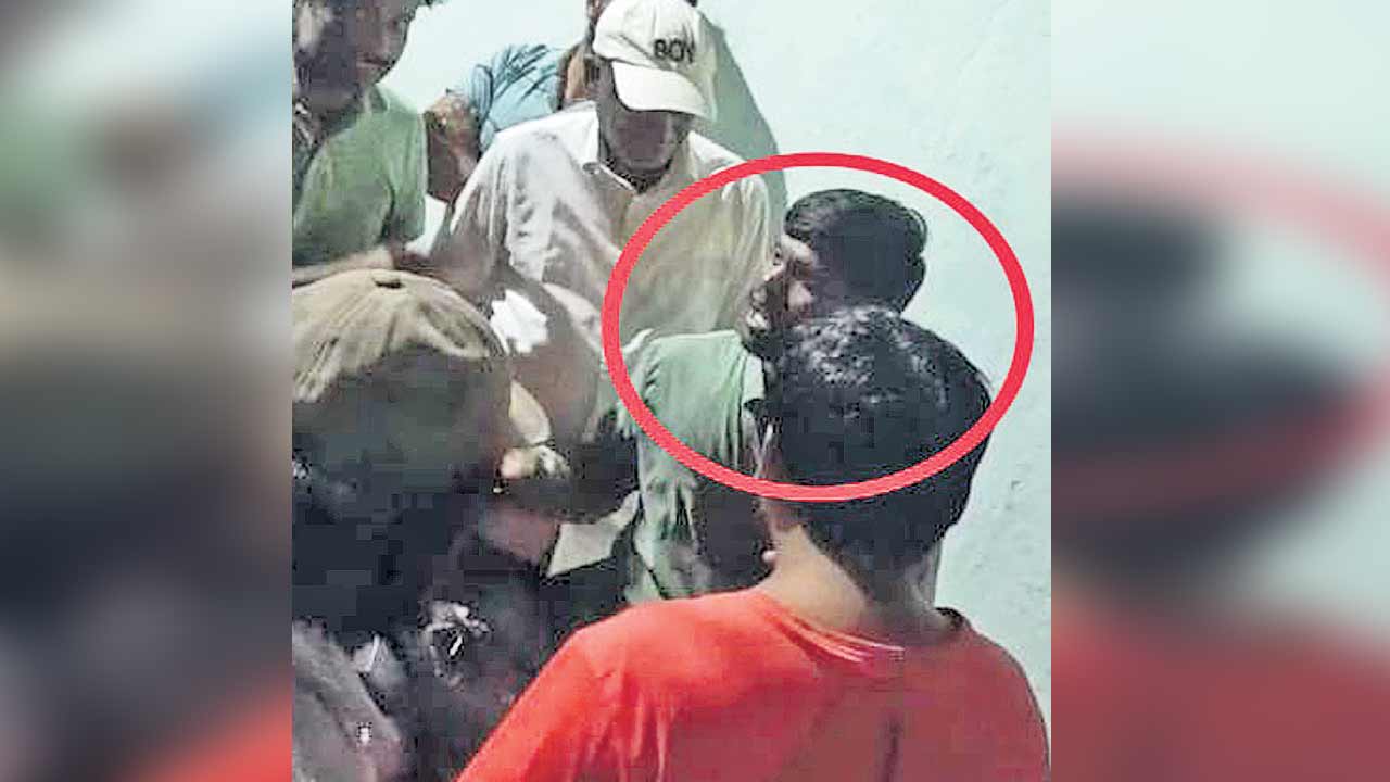 మెదక్‌లో కాంగ్రెస్‌ డబ్బుల పంపిణీ