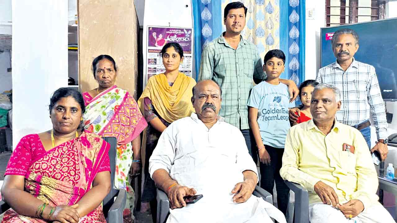 రిటైర్మెంట్‌ బెనిఫిట్స్‌పై సర్కార్‌ను నిలదీస్తం