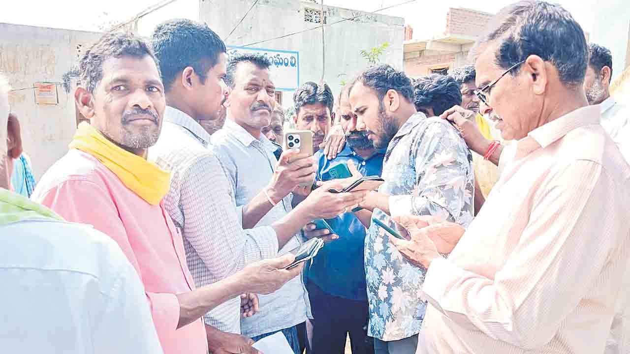 యూరియా బుకింగ్‌ కోసం ఇక్కట్లు !