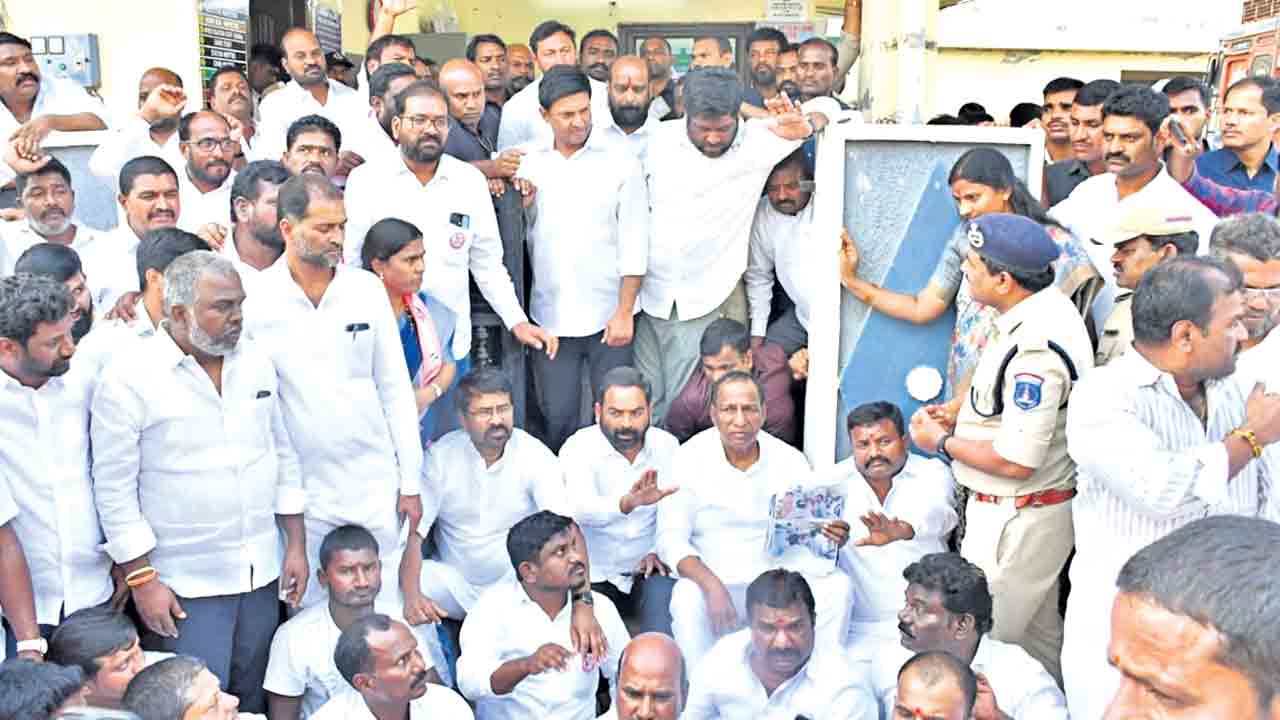 కాంగ్రెస్‌ గూండాగురి..!