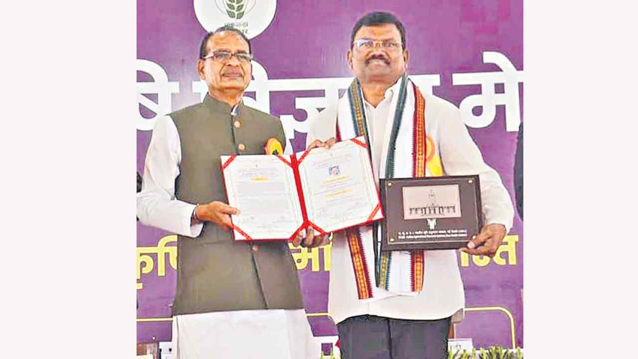 ఎడ్లపల్లికి ఐఏఆర్‌ఐ ఫెలోఫార్మర్‌-2026 అవార్డు