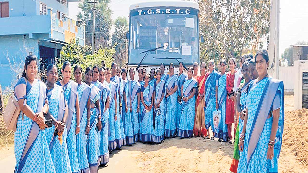 సీఎం సభకు రాకుంటే 2వేల ఫైన్‌.!