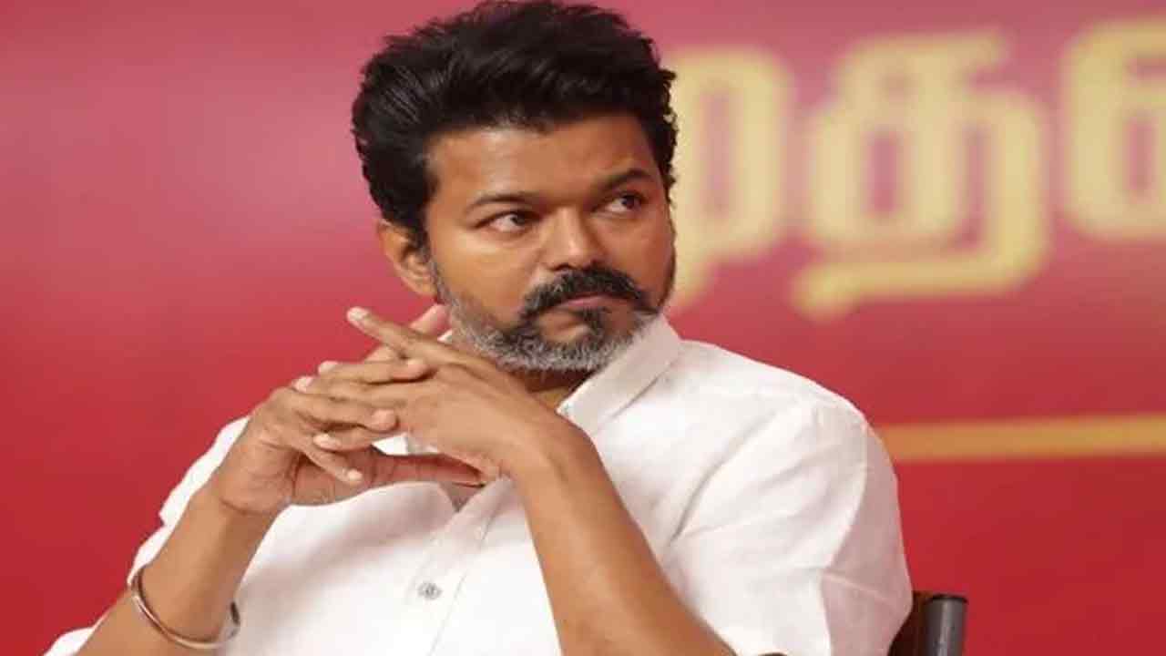 ఏ కూటమిలోనూ టీవీకే చేరదు: విజయ్‌