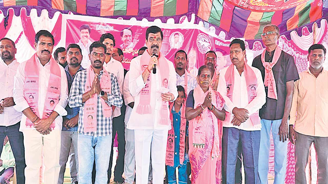 కాంగ్రెస్‌కు ఓటుతోనే బుద్ధి చెప్పాలి