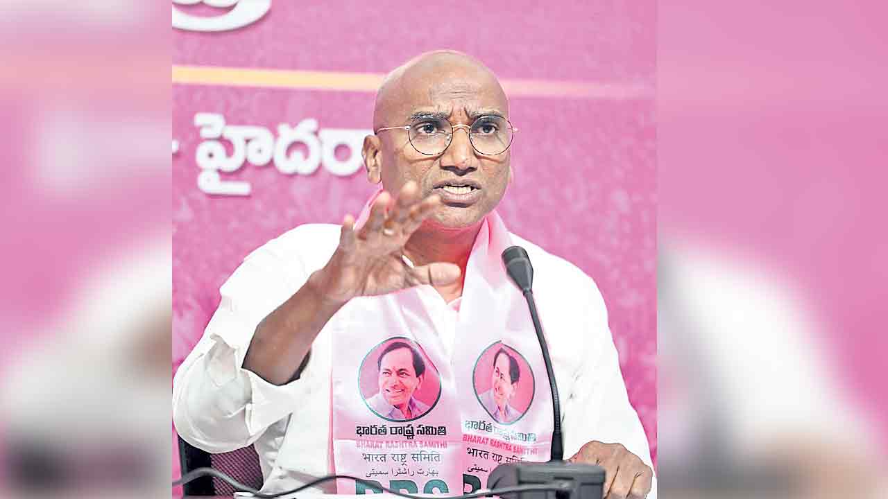 పోలీసులకు ఘోర అవమానం