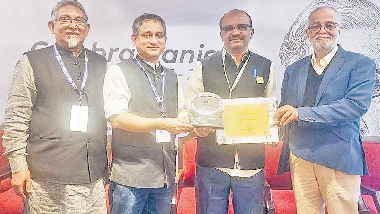 మల్లేపల్లి లక్ష్మయ్యకు సీ సుబ్రహ్మణ్యం అవార్డు