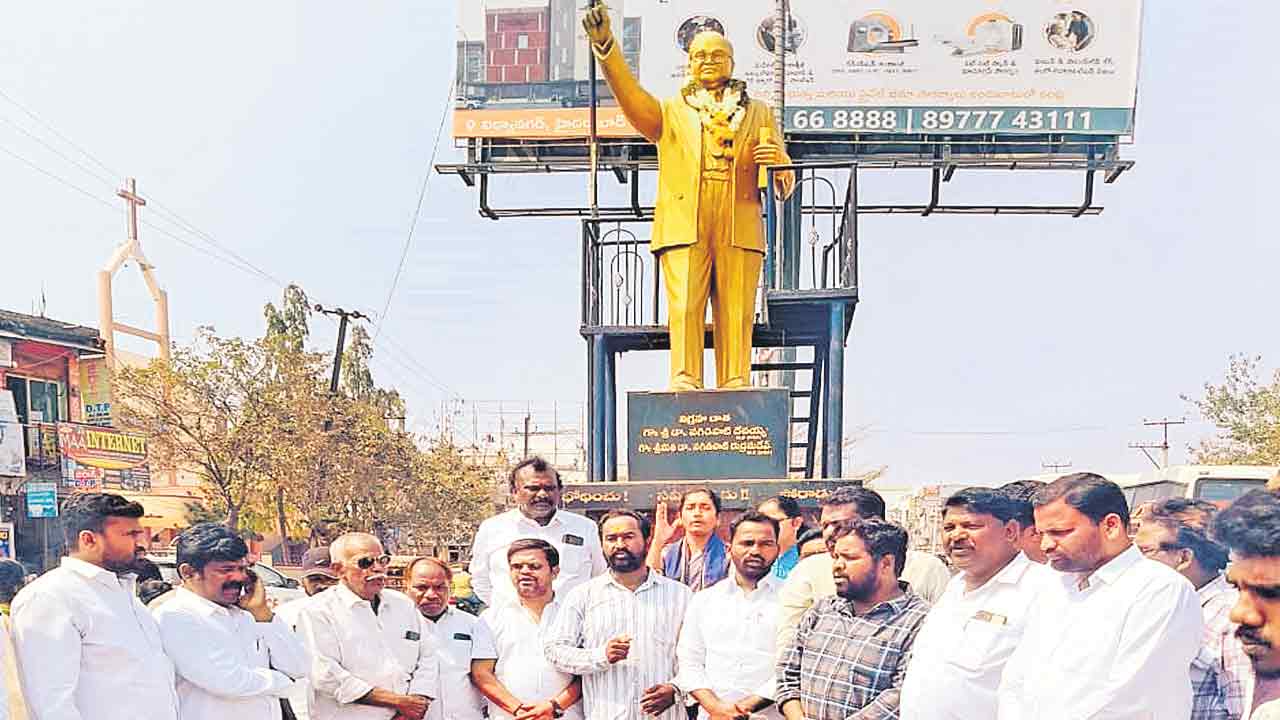 జనగామలో భగ్గుమన్న దళిత సంఘాలు