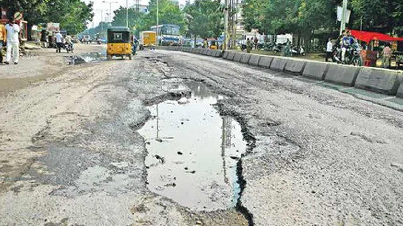 రోడ్లకు నిధుల గండం!